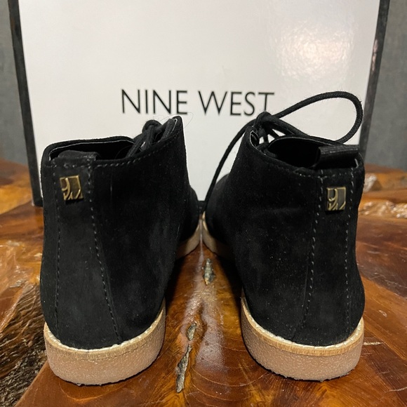Nine West Bootie, size 5 - Picture 4 of 9